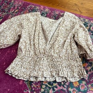 Women’s floral blouse, size xl.
